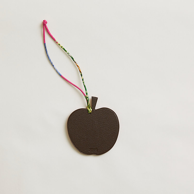 Apple and leaf charm | Hermès USA